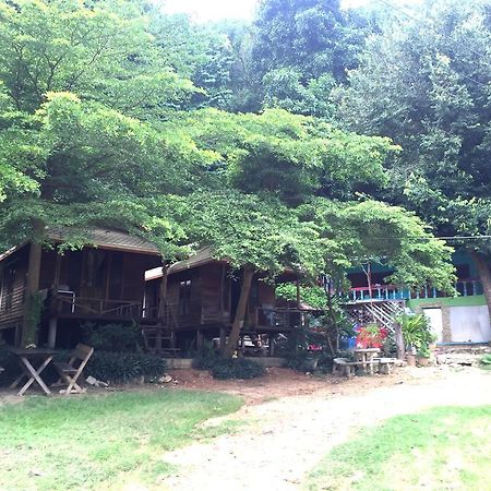 Apartamento Baan Pha Nin Mung Korn Rayong Exterior foto